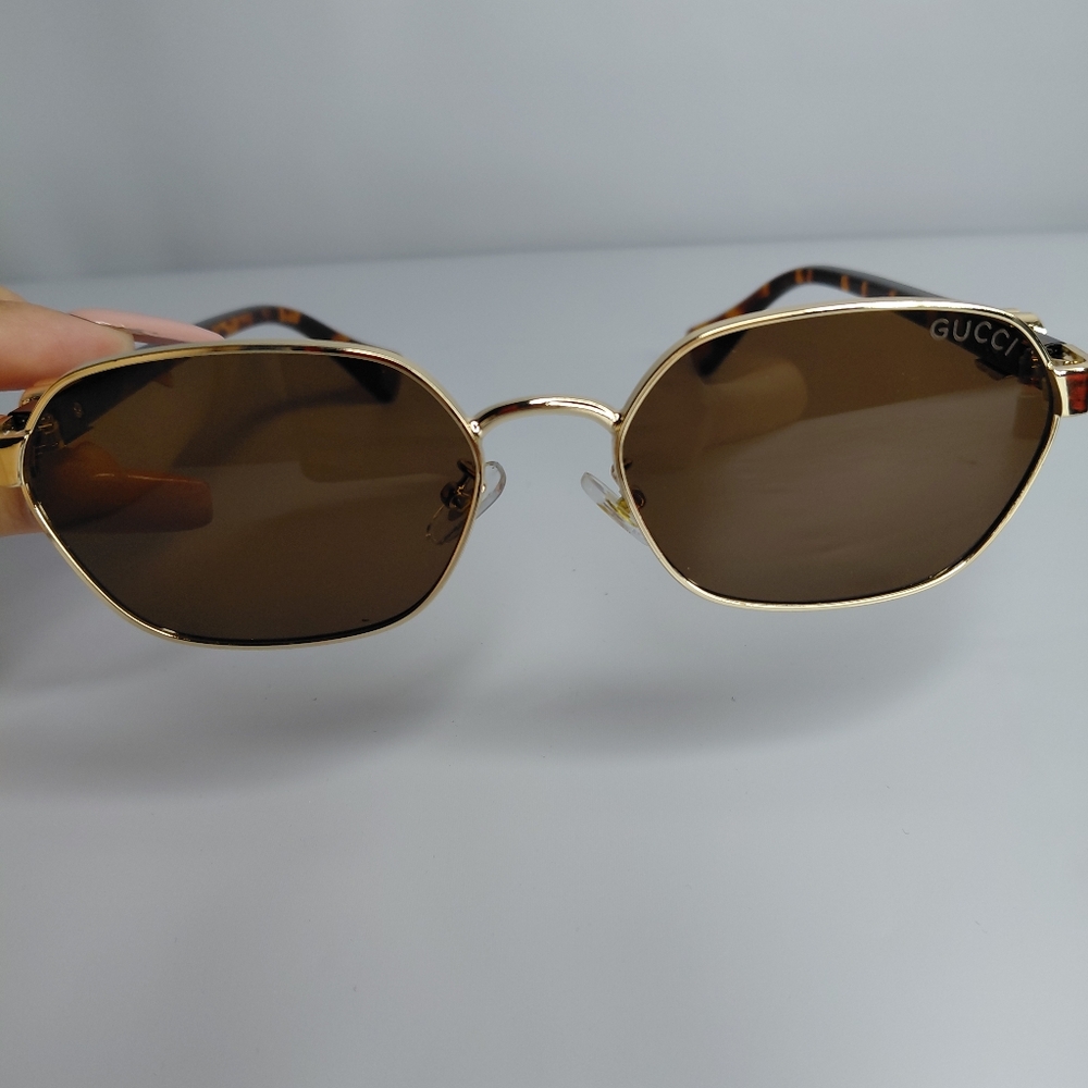 Gucci Elegant Gold Frame Sunglasses with Brown Lenses - Picture 3 of 10